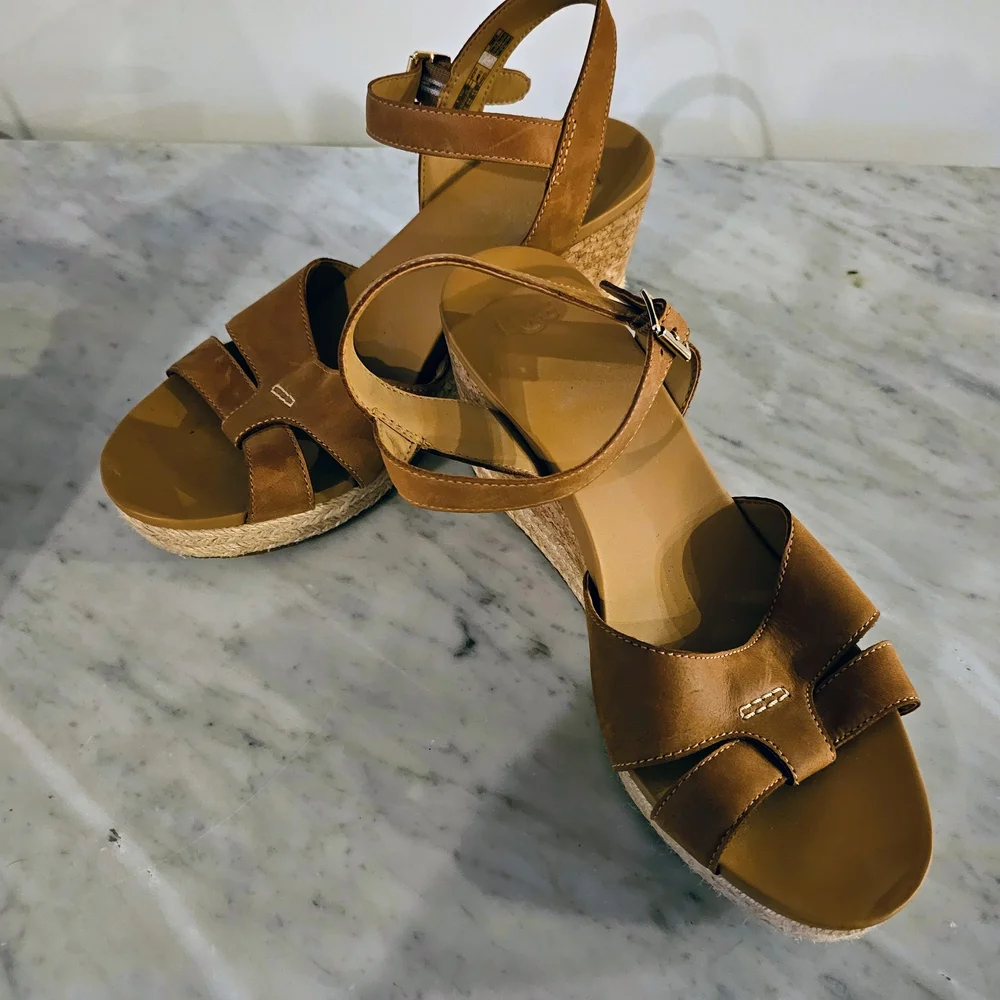 Ugg Women's Cloverdale Wedge Sandals Sz. 9.5